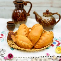 Пирожок с печенью и рисом